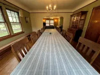 The Vinson HouseHistoric 5 bedroom 2 bath ranch house