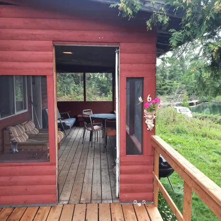 2 bedroom lakefront cabin on Crow Lake #6 Bull Moose Lodge