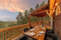 New 4BR Luxe Getaway Stunning Views/ Hot Tub/ Home Theater & Games- Pet Friendly