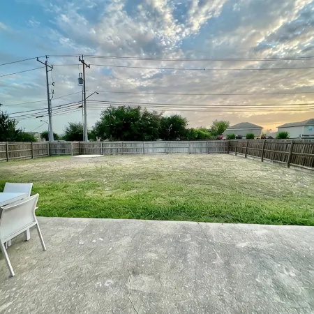 Univ. City 4-Br • Heated • Furnished • Wi-Fi • W/D • Wi-Fi •Washer/Dryer