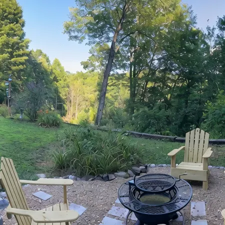 Cozy mountain cabin retreat in the beautiful Nantahala mountains!