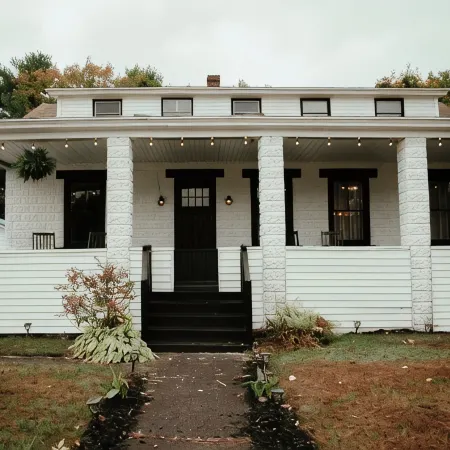 Charming 4-bedroom house in enchanting Millinocket with AC, WiFi Отели в г. Миллинокет