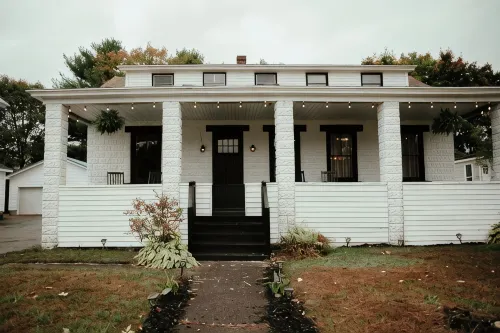 Charming 4-bedroom house in enchanting Millinocket with AC, WiFi - Ramah keluarga