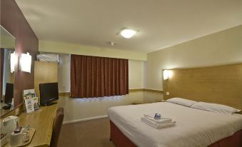 Days Inn by Wyndham Warwick North M40