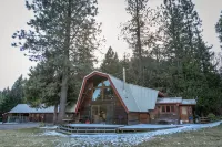 Amazing property & Shasta views, private lake, dark skies, close to everything - Homestays
