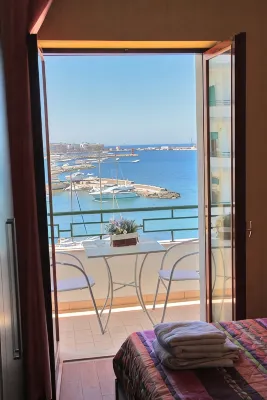 Seafront apartment. 3 double beds and 3 bathrooms