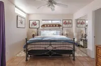 Charming 3-bedroom house with AC, WiFi in tranquil Cottonwood - Homestays
