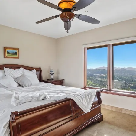 Breathtaking retreat in the wine country on the ranch with goats you can pet!