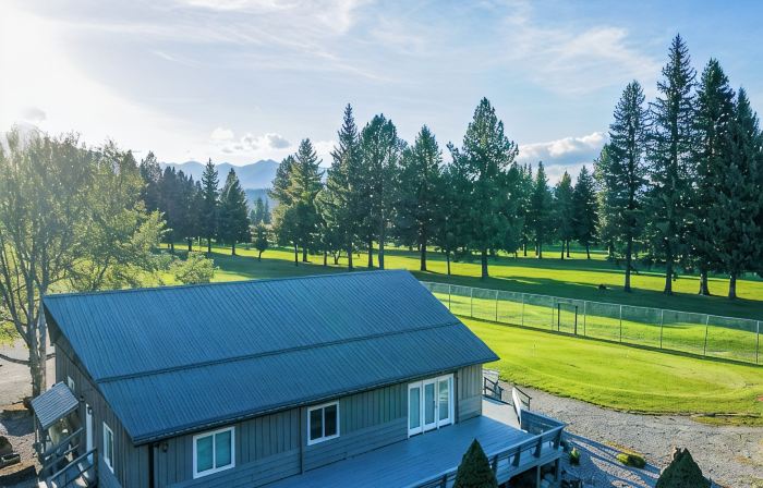 Sleeps up to16! Family Friendly! Newly Renovated, steps from the Golf Course!