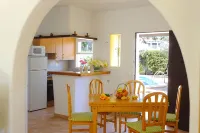 Simple Holiday Home Corb Mari, Sleeps 6, Pool and Garden, 200 Meters from Beach - 2-Sterne
