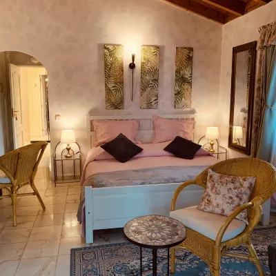 Villa Lagos Algarve for families & friends, 6 bedrooms, 7 bathrooms, pool, BBQ - Villas