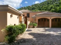 Villa Delfina- Private Beach! Spacious 5 Bedroom Villa in Lower Peter Bay! Hotels in Central