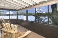 Adorable Historic Adirondack Lakefront Cottage on Long Lake - Wifi