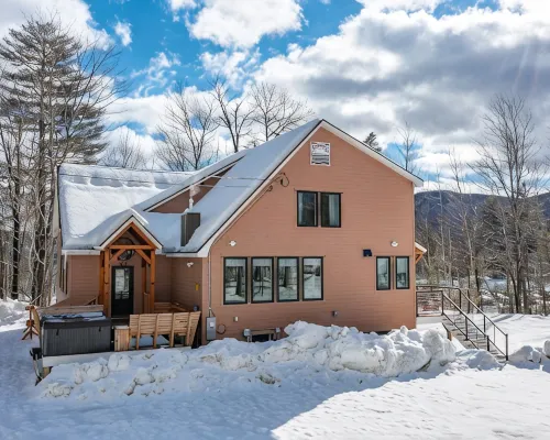 12 Bed, 6 Bath, 20 Guests STEPS from Sunday River w/ Hot Tub & Game Room Hotels in Newry