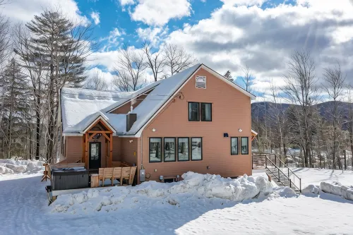12 Bed, 6 Bath, 20 Guests STEPS from Sunday River w/ Hot Tub & Game Room