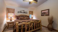 Former Model Home on the Big Thompson River, AC, 1mi to EP & 2mi to RMNP/fishing - 4 stjerner