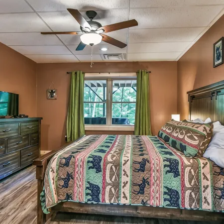 #1 PRVT. BLACK-MT. LUX LOG ESTATE. / HOT TUB / GAME RM / PETS / 2 FIRE PL. 6/6.5