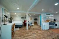 The Sycamore Cottage located in the Amish Country. Minutes to local attractions - Homestays