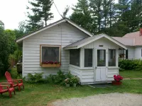 Keene Cozy Cottage in the Heart of the Adirondack Mountains!