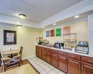 Quality Inn Near Martinsville Speedway - parking