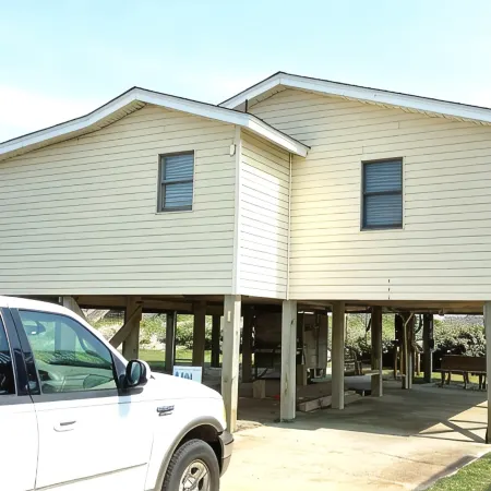 Lovely 3 Bedroom Oceanside Cottage With No Street To Cross.