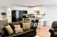 Downstairs Studio style apartment on the River - Wifi