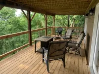 Secluded & Cozy Log Cabin w/Expansive Deck Views - 4-Star