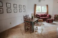 The Seed House: Renovated Octagonal Barn, Dog-friendly!