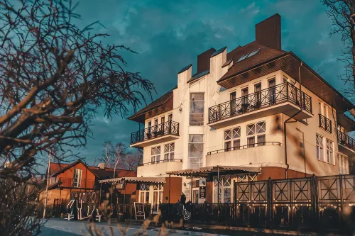 Apriori Hotel - parking