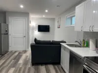 Guest Suite in Regina - Queen Bed - บังกะโล