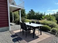 Cozy and Private West Coast Home - 4성급
