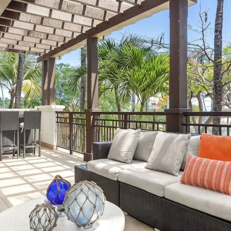 Renovated 2-bedroom condo with WiFi, AC inside Bahía Beach Resort