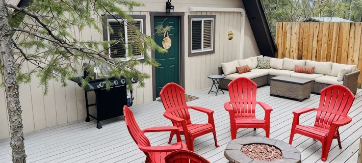 Secluded Peaceful Chalet 1 Bdrm King Suite AC, Private Laundry Room Hoteles en Bigfork