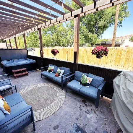 One block to Moab shops and restaurants closest condos to downtown