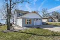 Lux Designer Lakefront Home with Views, Firepit, Dock, Kayaks, and up to 2 Dogs - Wi-Fi