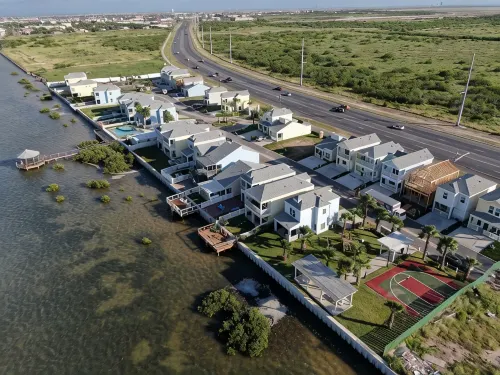 Beautiful And Cozy Bayfront Getaway at Port Isabel - 4-Star