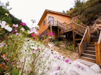 Wuling Mountain's Shouyuzirangjingba Guesthouse โรงแรมในซิงหลง