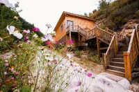 Wuling Mountain's Shouyuzirangjingba Guesthouse