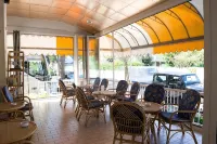 Le Petit Hotel