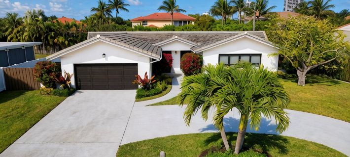 Beach House with Pool, Luxurious & Contemporary Hotele w: Riviera Beach