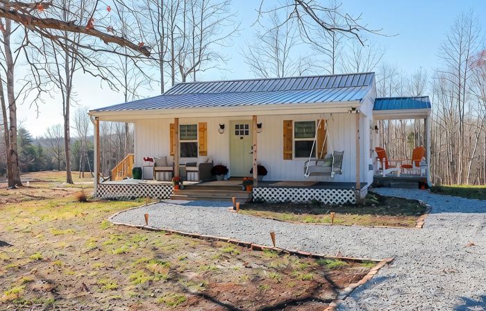 Enchanting 2 Bedroom Cottage, The Fox Den, 258 Acres, Farmville, VA