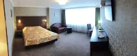 Avrora Hotel - parkir