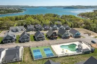 Spectacular 7 Bd - Hot Tub!