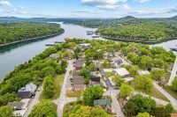 Luxury A Frame at Table Rock Lake! Sleeps 8!