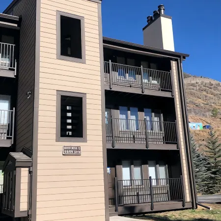 Newly Renovated, 3 bd, 3 bath on shuttle route