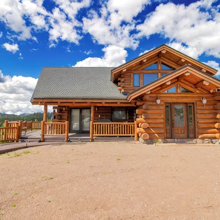 Mountain Getaway w/additional Bunkhouse Apartment!