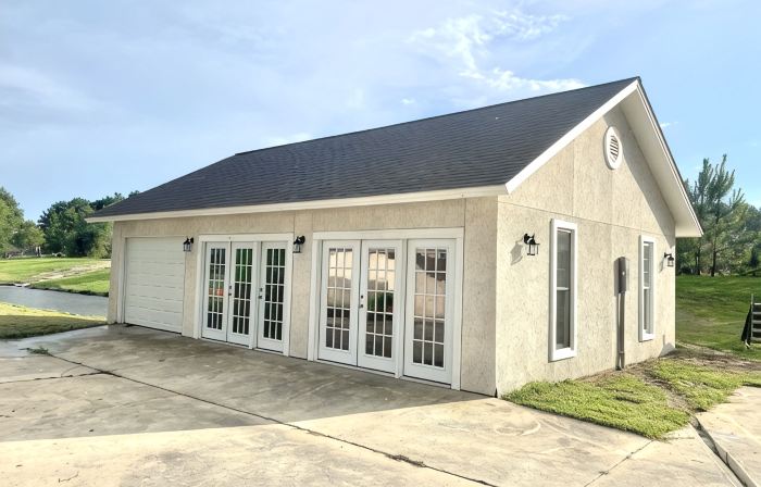 Lake Life Bungalow w/ pool & 3 Kayaks in Baymeadows Estates - Great Fishing!