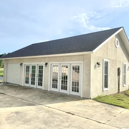 Lake Life Bungalow w/ pool & 3 Kayaks in Baymeadows Estates - Great Fishing!