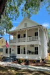 Cozy Historic home with 2 king size beds in Sanford - 3 stjerner