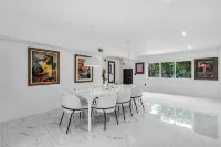 Brickell Miami Luxury Villa - 5 Suites with Private Bathrooms - Pool & Hot Tub